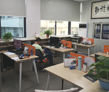 �����k����